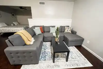 Image de Budget Stay - Minutes to Dining, Beach & Downtown