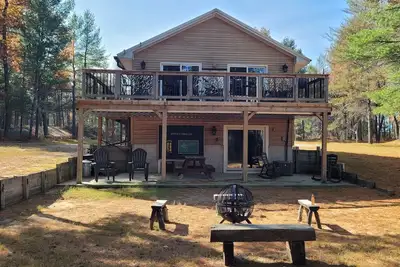 New! Hazel's Goose Creek Lodge - Private Riverfront! Very Serene and Peaceful! Central A\/C!