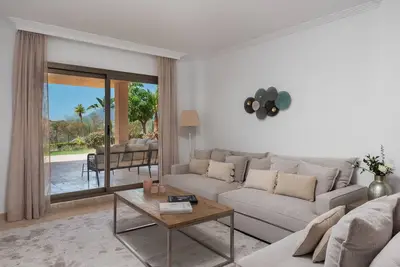 Image de Serene 3-Bedroom with Sea and Sunset Views