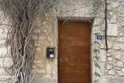 Image de Maison de village en pierre en plein coeur du centre historique.