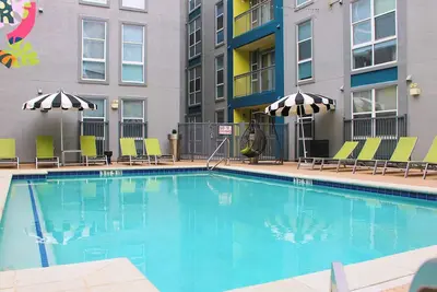 Image de Upstay Inviting Condo w Pool, Gym, Games, Bbq