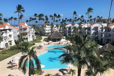 Image de 2-bedroom Penthouse condo with WiFi, Ac in the Stanza Mare on Los Corales beach.