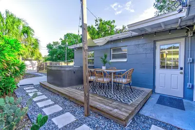 Image de 3/2 Pet Friendly Oasis Getaway with Hot Tub