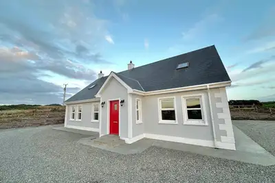 Image de Spacious & Stylish 5-Bedroom Home with Stunning Views in Malin Head: Drim