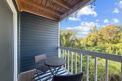 Image de 1 mi from beach | 2 min from trails | Wifi | Desk
