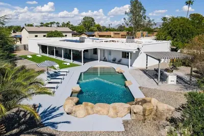 Image de Sprawling Home with Heated Pool - Pickleball - Basketball - Game Room - Fire Pit - Games Galore