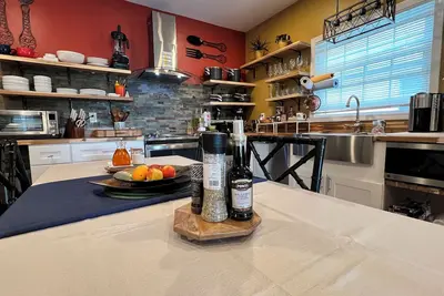 Image de Charming Kitchen w/ 2-bedroom apartment with Wifi, Ac in lovely East Providence