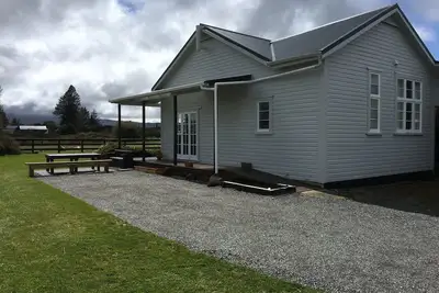 Image de Private Guest Suite with 2 bedrooms, sauna, small kitchenette and parking.