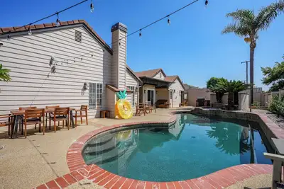 Image de Family Friendly Beautiful Decorated Pool Home\n\n