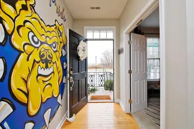 Image de Charming 3-bedroom townhome with WiFi and garage in Greensboro