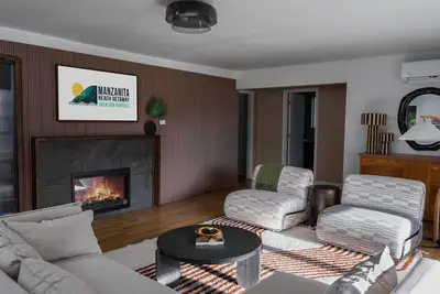 Image de One level centrally located to town and a short walk to the beach.