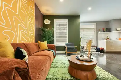 Image de ★ HostWise Stays ★ Luxe Kid-Friendly Home with Rooftop deck, Garage, High End Kitchen, More!