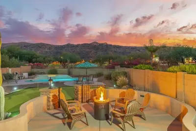 Image de *New* Heated Pool & Hot Tub Cozy Phoenix 4br Oasis