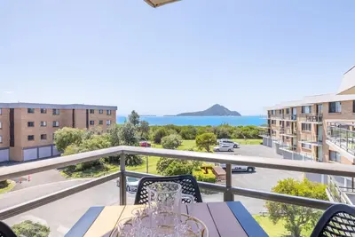 Image de Commodore 6, 6 Intrepid Cl - water views, Air Con, Wi-Fi
