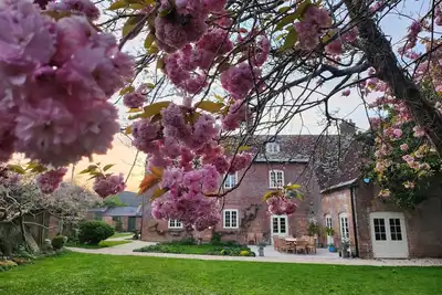 Image de Eclectic Dorset Country House, Hot Tub, Pool Table, Movie Room, 12 guests & pets
