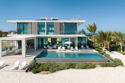 Image de Emerald Breeze - Understated Luxury in Grace Bay