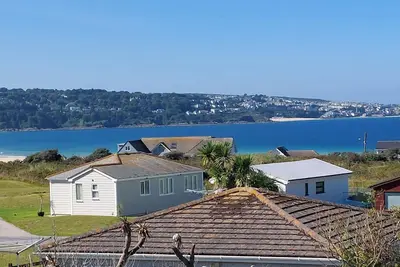 Image de A charming traditional chalet, a short stroll to the beach.