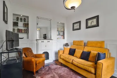 Charming flat in old Paris
