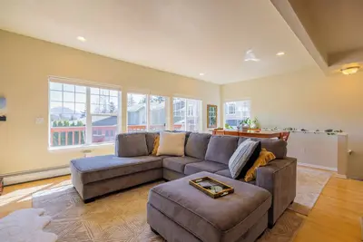 Image de 3 Bed 2. 5 Bath + King Bed by Trails + Uas