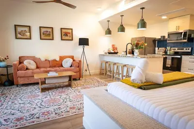 Image de Hygge Studio- Brand New- Main Street