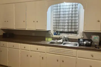 Image de Charming Ground floor 2-bedroom apartment with WiFi, Ac in tranquil Glens Falls