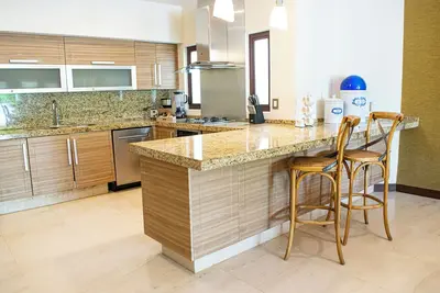 Image de Stylish Beach House in Kovay Gardens w/ Beach Access, Gym, Swimming Pools & More