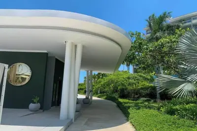 Image de Exclusive Beach Condo in Bolongo\n\n