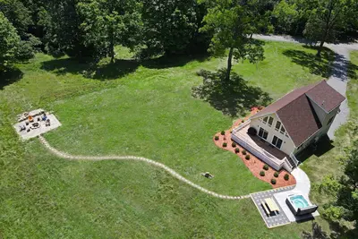 Image de Welcome to Twin Creeks. A brand-new Chalet with hot tub, WiFi, and Ac on 32 acres