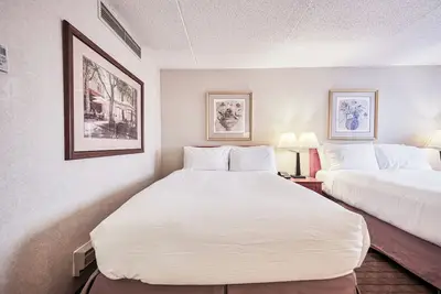 Image de Situated 7-minute drive from downtown Calgary, & 2 minutes from Stampede Park