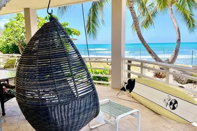 Image de Beachfront villa. Tropical retreat.
