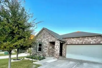 Image de Gorgeous remodeled 3-bedroom home with yard 10 min to downtown