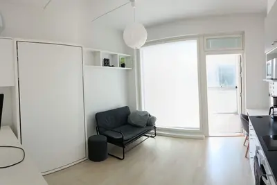 Image de Helsinki-Vantaa -airport studio 1: near the airport and the train station