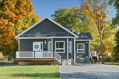 Image de The Sunflower 4Bdrm Cottage | Walk to Lake Cameron & Downtown Fenelon Falls