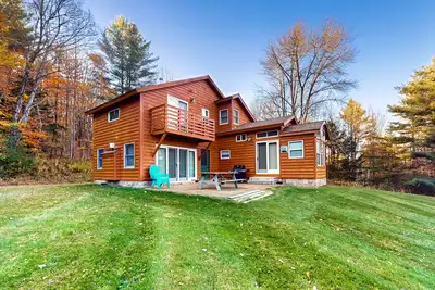 Image de Cozy cabin w/ mountain view, close to skiing, dog friendly, firepit, deck, wifi