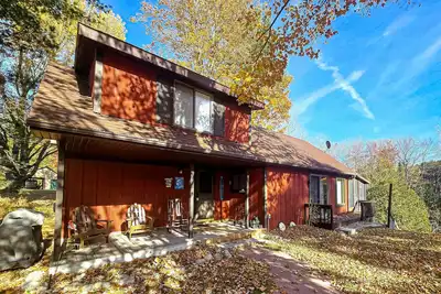 Image de Riverfront Cabin with Stunning Views, Fire pit, Gas Grill & Wifi