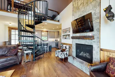 Image de Charming home offers stunning views and a tranquil setting