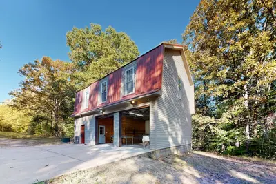 Image de Secluded retreat home near lake with central Ac, W/D, & games