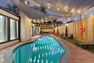 Image de Luxury Spacious 5-bedroom house with Warm Heated pool \n& Games