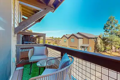 Image de Elegant home with mountain views, bbq grill, games, & bikes