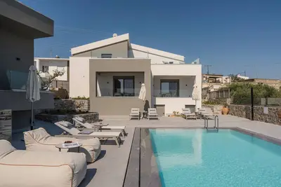 Image de Bienvenue dans notre nouvelle villa avec une vue magnifique et beauté naturelle!