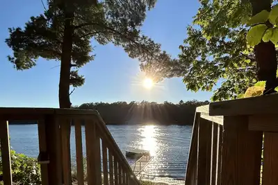 Image de Hot Tub Escape - Peaceful Lake Cabin-Kayaks, Canoe, Pedalboat - Pet friendly