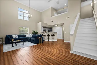 Image de Modern Midtown Condo: Comfort &\nConvenience