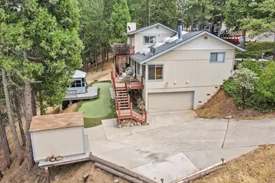 Image de Lake View Cabin in Groveland 30 min. From Yosemite, hot tub, mini golf