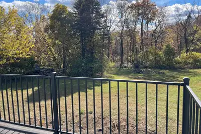 Image de Huge home w\/ 4 king beds and a huger yard. On Grand River on 11 acres