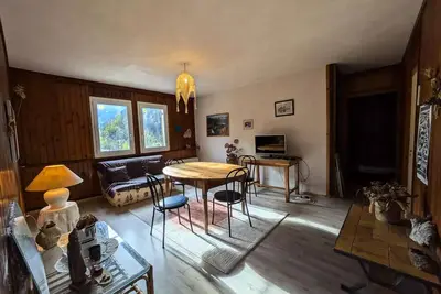 Image de Ferienwohnung 2 Schlafzimmer – 5 Pers. Sehr schöner Bergblick. Herz des Dorfes