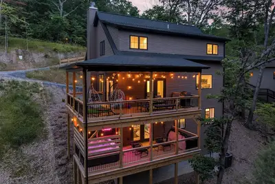 Image de Mountain Views, GameRoom, HotTub MiniGolf, FirePit