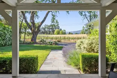Image de Luxury House, Newly Renovated & Modern 3bd +Pool & Hot Tub - Vineyard Facing