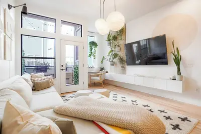 Image de Furnished Luxury 3-Story Townhome with Rooftop Deck in Vibrant RiNo District!