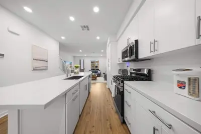 Image de Chic 3b3. 5b townhouse in La Puente