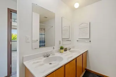 Image de Cozy 2-bedroom Apartment Near Scsu with WiFi, Parking and Pet Friendly